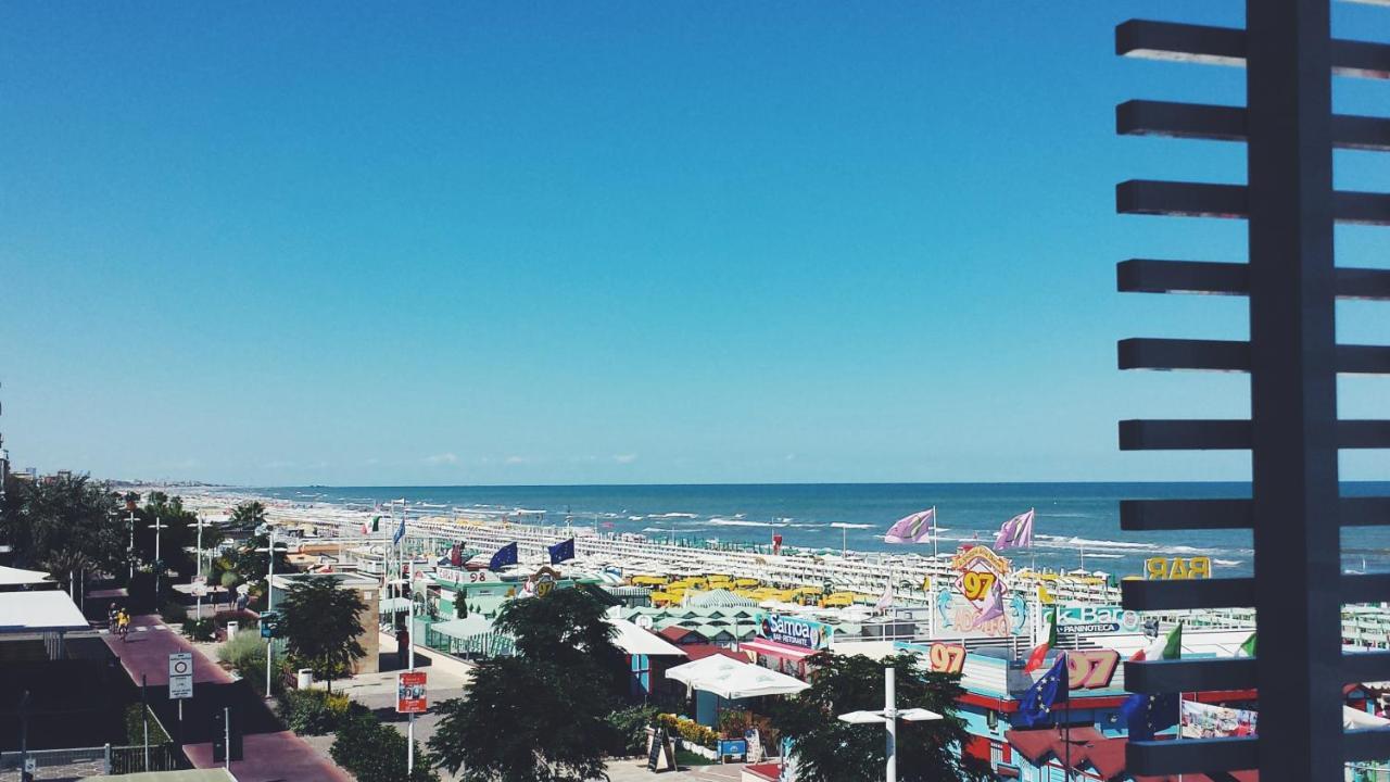 Hotel Record Riccione Exteriör bild