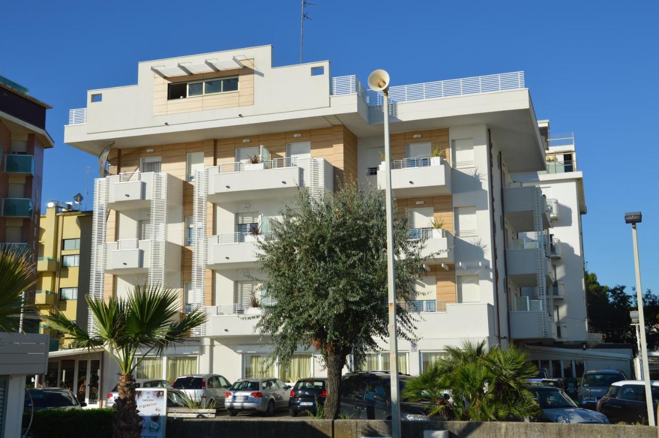 Hotel Record Riccione Exteriör bild