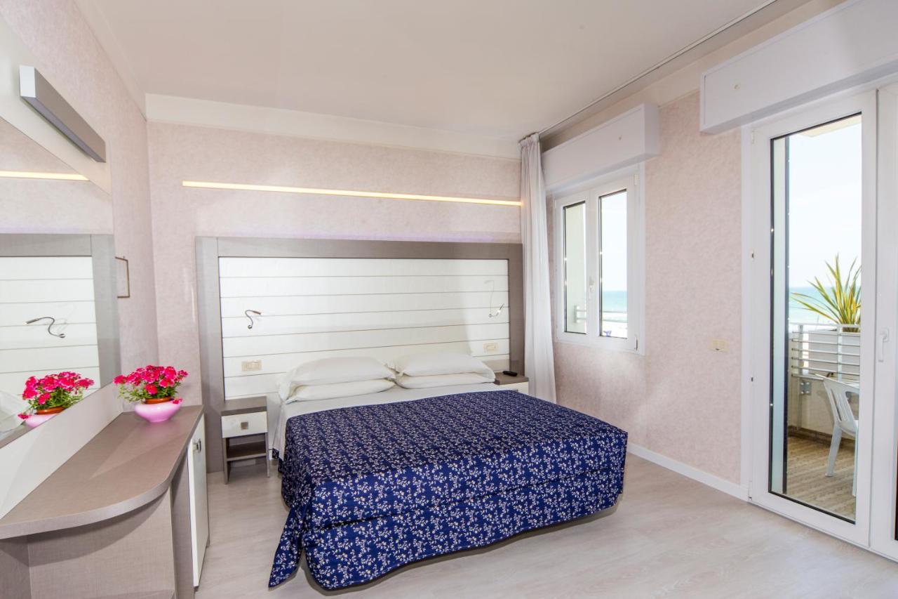 Hotel Record Riccione Exteriör bild