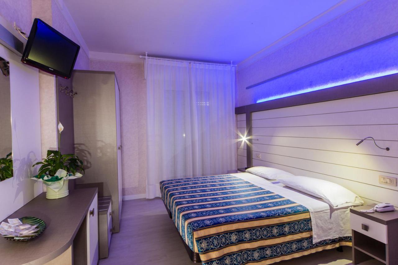Hotel Record Riccione Exteriör bild