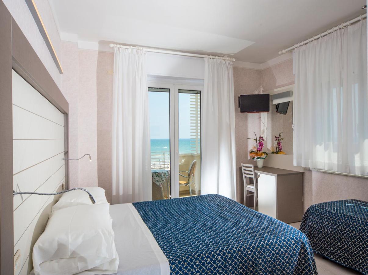 Hotel Record Riccione Exteriör bild