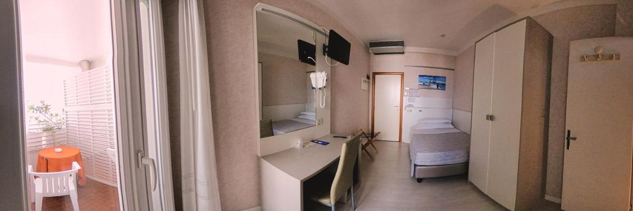 Hotel Record Riccione Exteriör bild