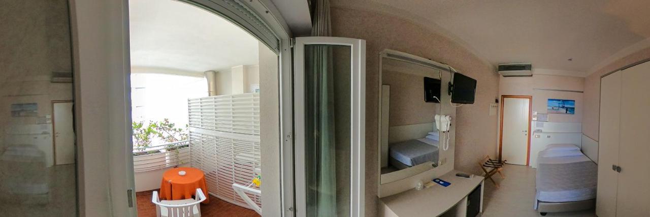 Hotel Record Riccione Exteriör bild