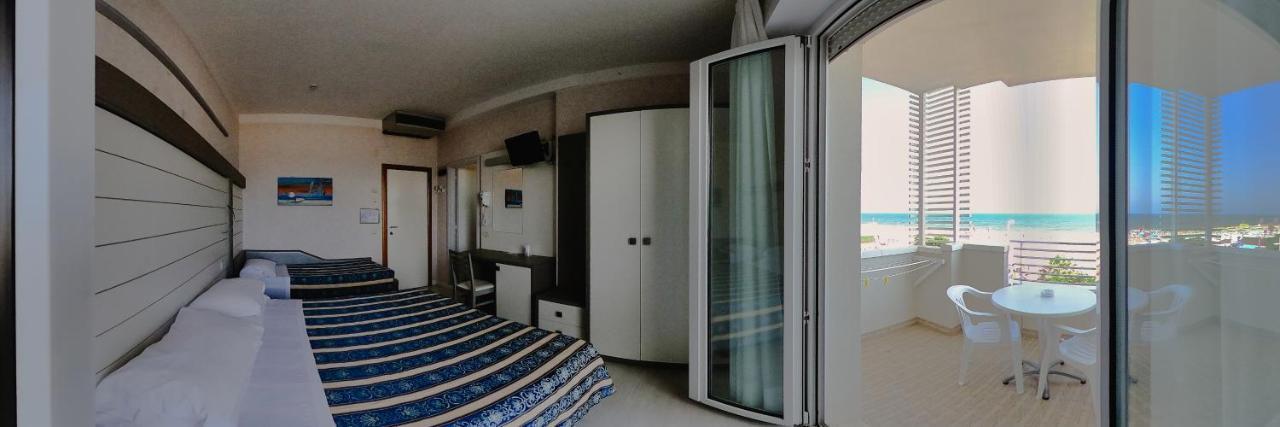 Hotel Record Riccione Exteriör bild