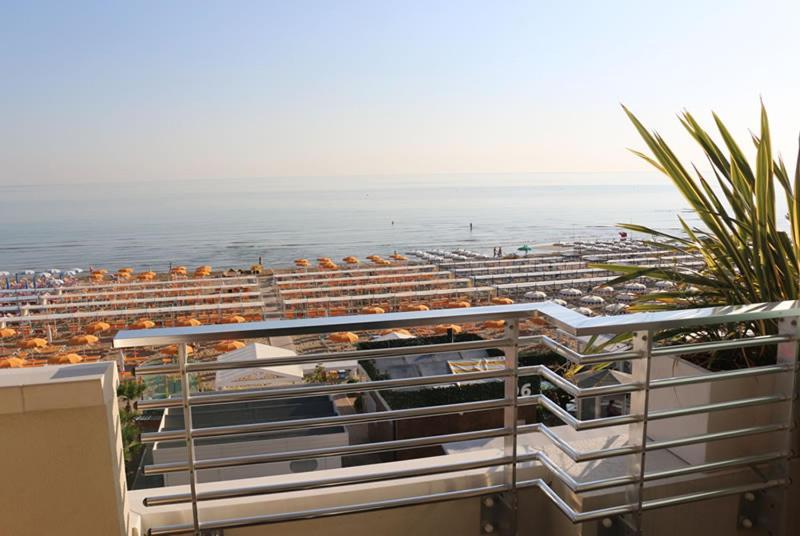 Hotel Record Riccione Exteriör bild