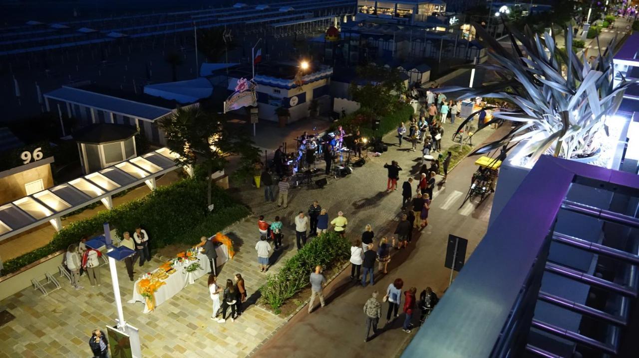 Hotel Record Riccione Exteriör bild