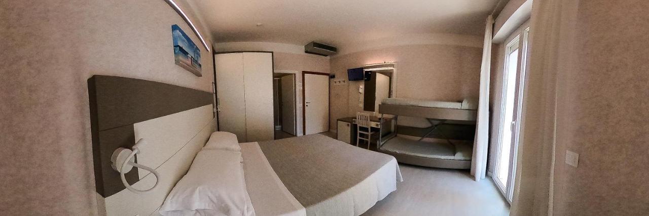 Hotel Record Riccione Exteriör bild