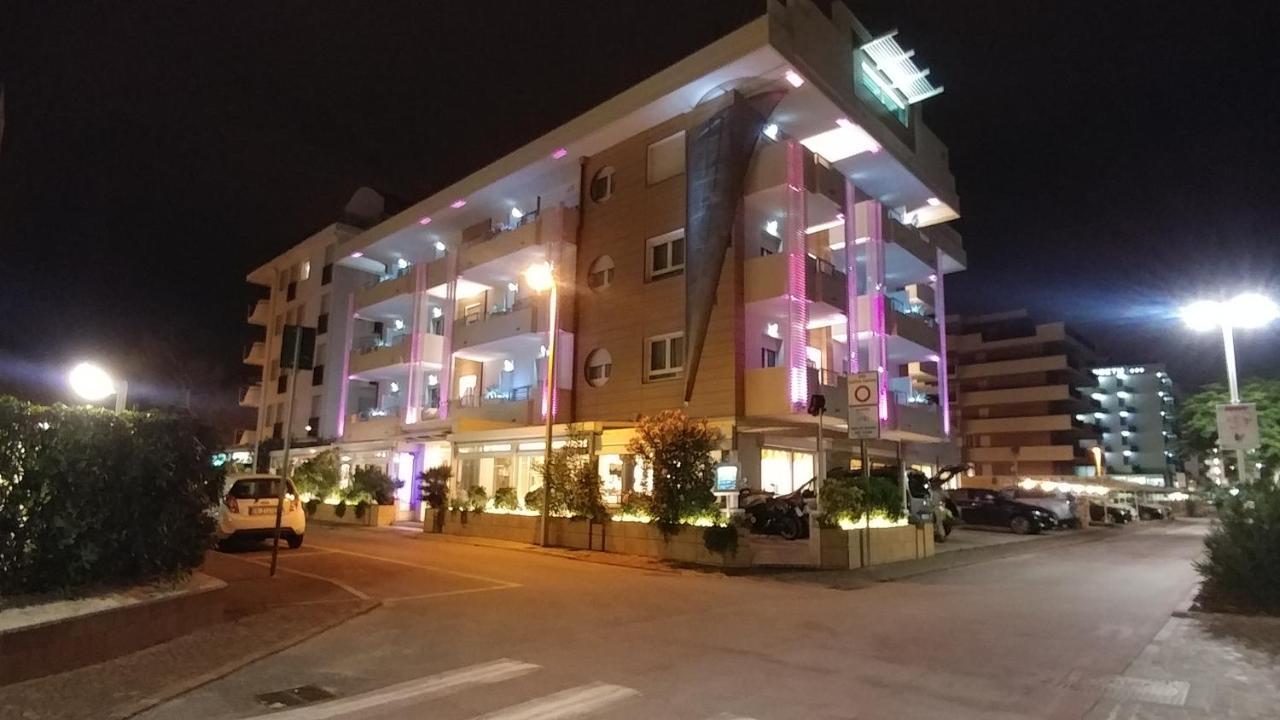 Hotel Record Riccione Exteriör bild