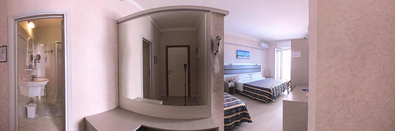 Hotel Record Riccione Exteriör bild