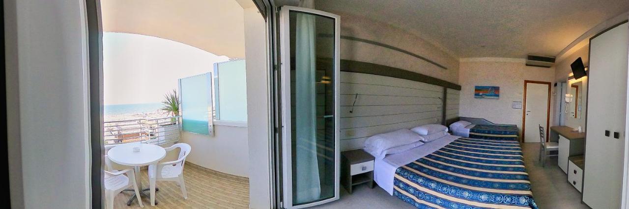 Hotel Record Riccione Exteriör bild