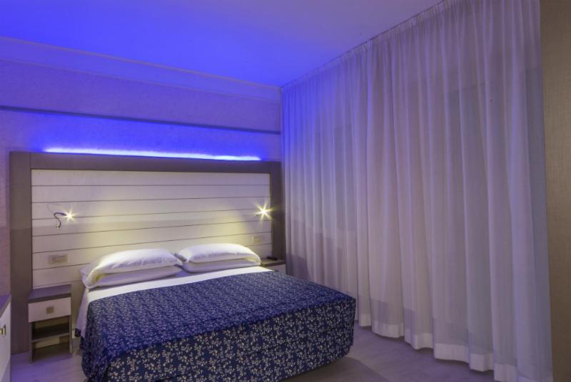 Hotel Record Riccione Exteriör bild