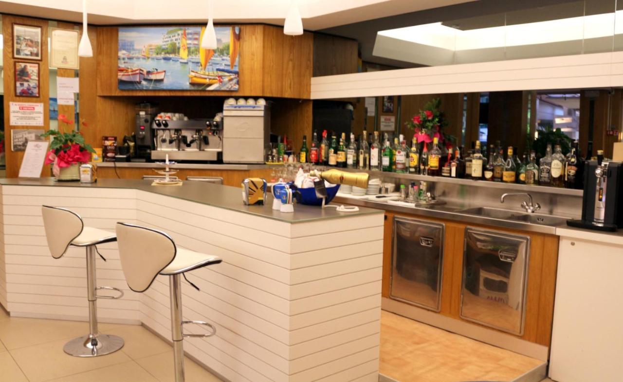 Hotel Record Riccione Exteriör bild