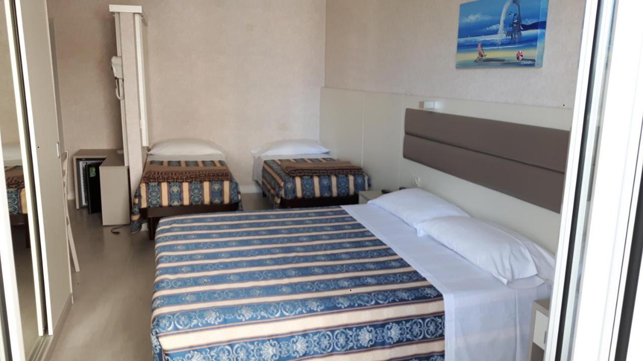 Hotel Record Riccione Exteriör bild