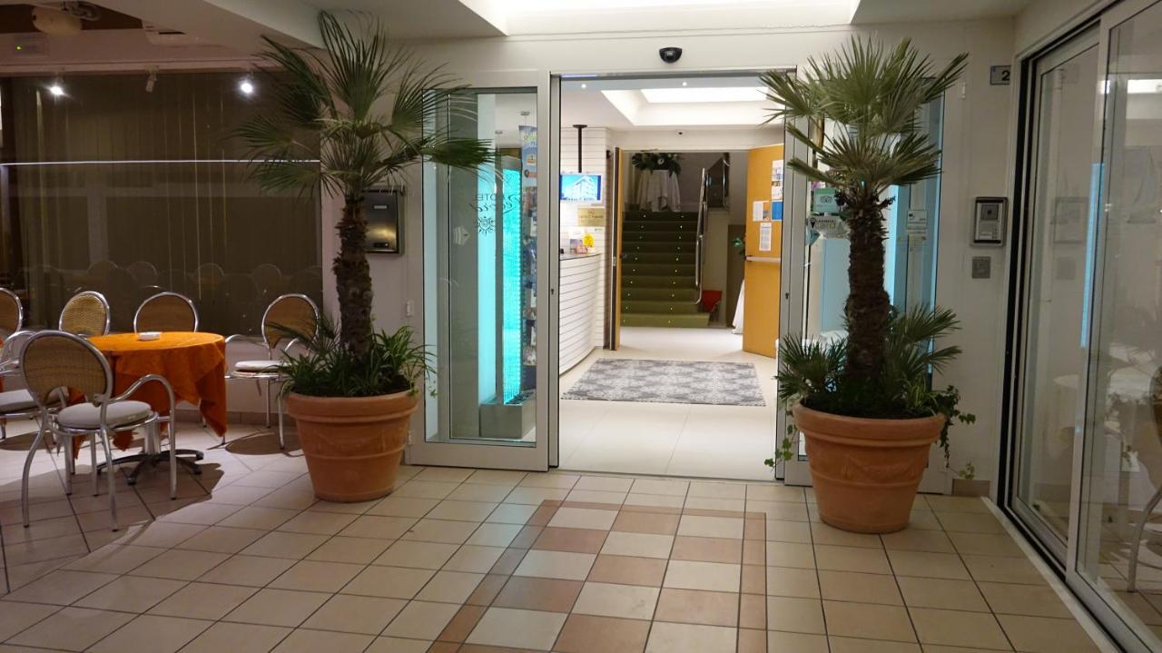 Hotel Record Riccione Exteriör bild