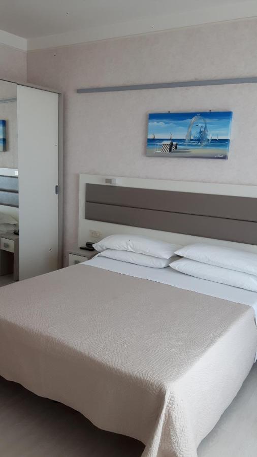 Hotel Record Riccione Exteriör bild