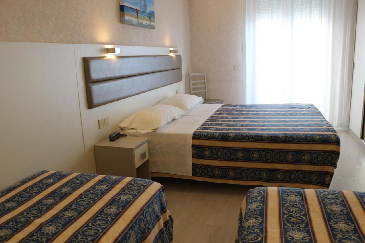 Hotel Record Riccione Exteriör bild